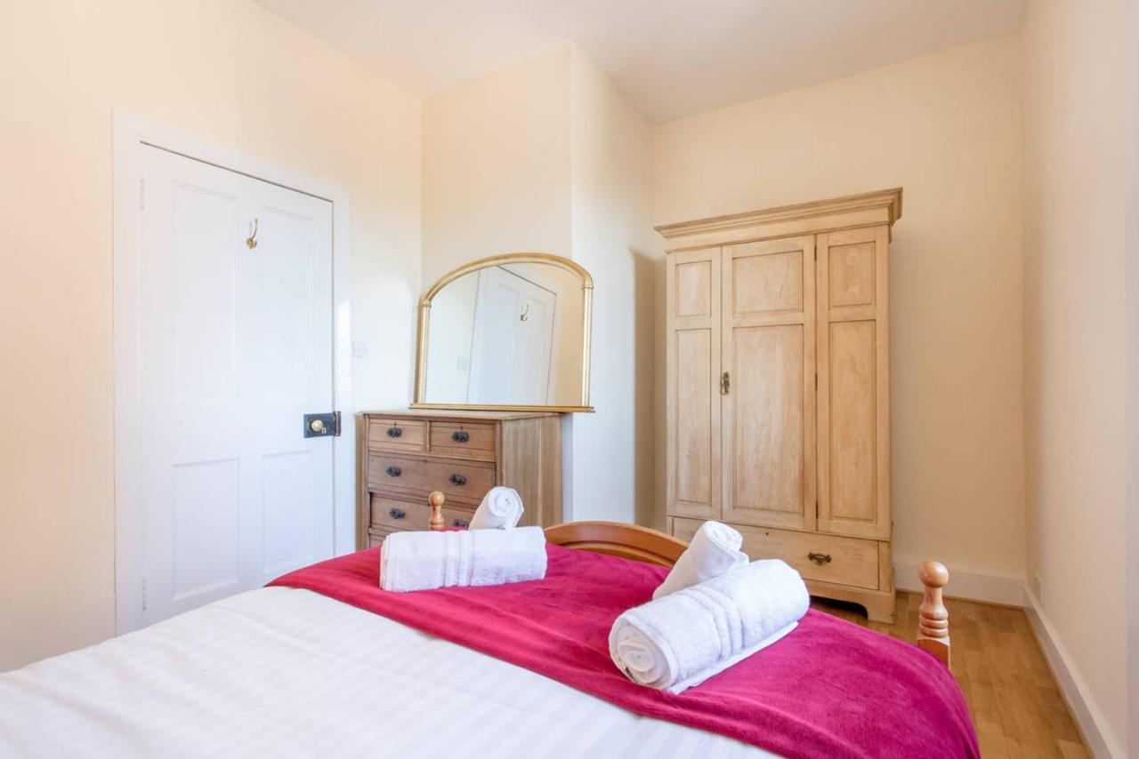 Altido Retro Castle Retreat 2Bed EDI Exterior photo