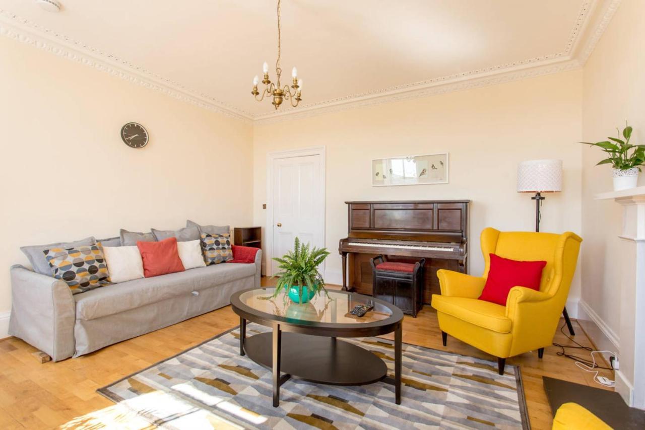 Altido Retro Castle Retreat 2Bed EDI Room photo